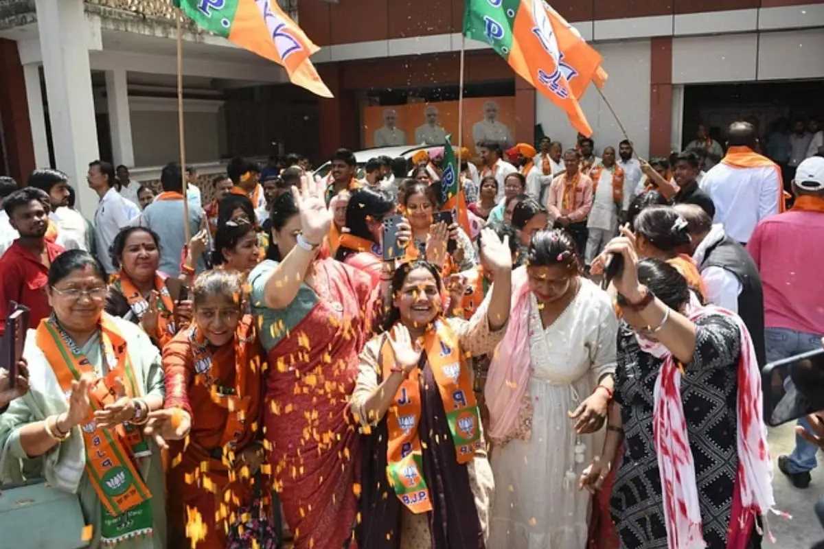 संसदीय दल के नेता चुने गए पीएम मोदी, उत्तर प्रदेश भाजपा कार्यालय में जश्न का माहौल